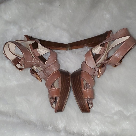 Coach Size 9 B Leather Heels - Picture 4 of 12